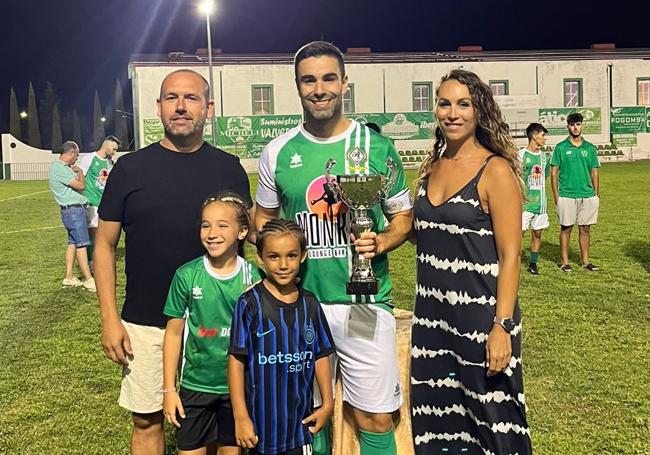 Entrega del trofeo del campeón