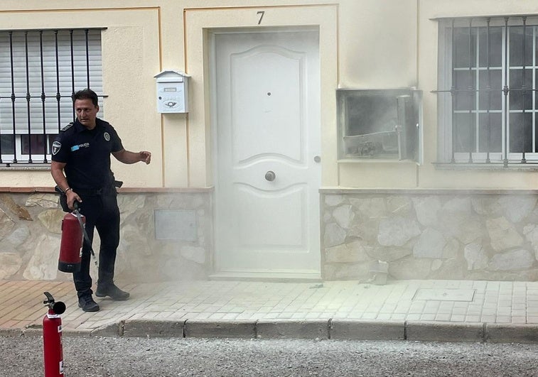 Un cuadro eléctrico arde en una vivienda de la calle Nogal