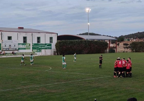 Los visitantes celebran el gol