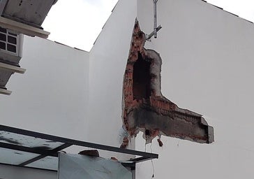 Un rayo impacta en una vivienda de la urbanización de La Pina