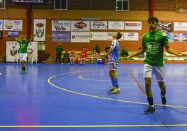 Rubén volvió a ser el jugador del partido con tres goles