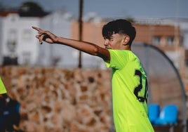 Ignacio dedica su gol en el partido de los cadetes