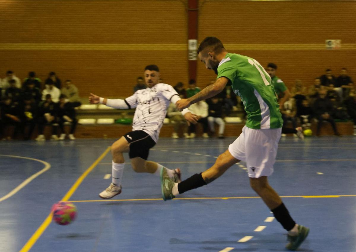 Imagen secundaria 1 - Algunas imágenes del partido