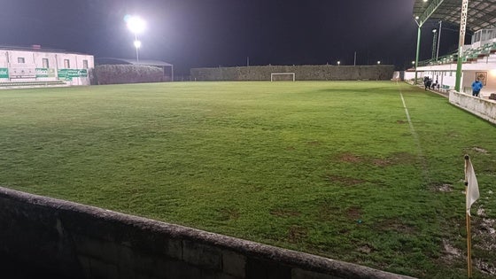 El árbitro suspende el encuentro entre el Racing y el Valdelacalzada