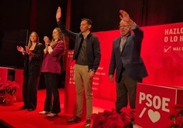 Los intervinientes saludan al público