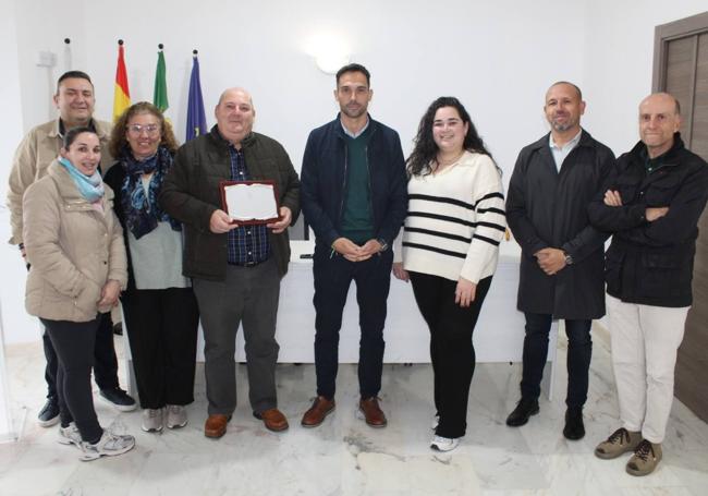 Mario junto a los asistentes al acto