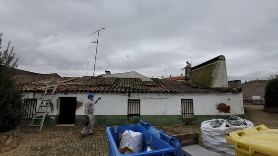 Comienza el derribo de varias viviendas en la zona de La Fontanina