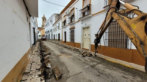 Inician los trabajos para convertir la calle Olivenza en plataforma única