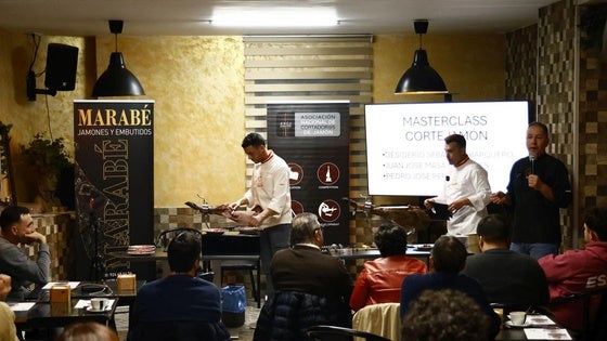 Celebrada una jornada de iniciación al corte de jamón como antesala del Campeonato de España