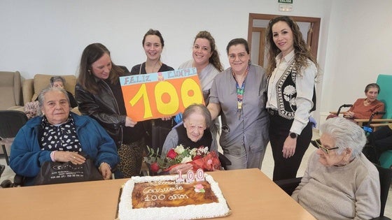 Consuelo Coto Coto celebra su 100 cumpleaños en el Centro Residencial
