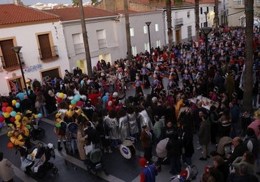 Vista de la plaza durante la coreografía de Kiwahira