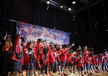 Actuación de los MiniPaparazzis