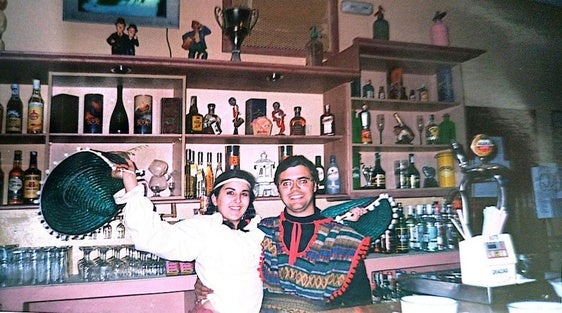 25 años tras la barra: la historia de un bar que forma parte de la vida de Valverde