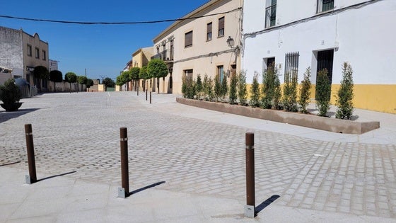 La calle Isidra Asensio Jaramago reabre al tráfico después de su transformación