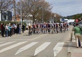 Vuelta Ciclista a Extremadura en su categoría femenina en marzo a su paso por Valverde de Leganés.