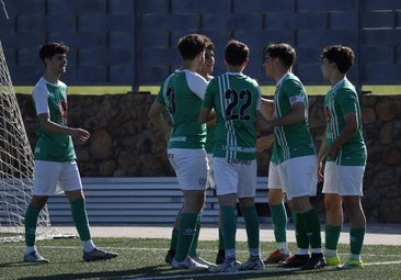 Los valverdeños celebran el segundo gol del partido