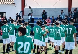 Los cadetes agradecen el apoyo de la afición tras su victoria en Barcarrota