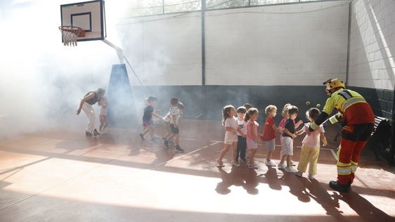 Participando en la actividad buceo en humo