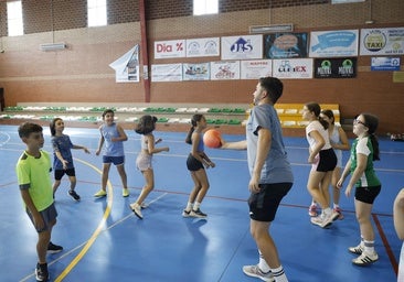Jugando a 'Pies quietos'