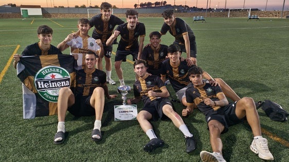 Los campeones celebran el título