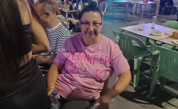 Jenny con su camiseta