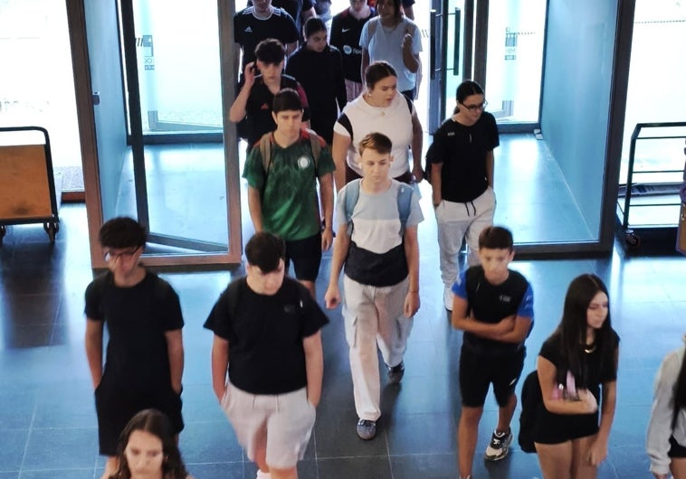 Imagen principal - Imágenes del inicio escolar