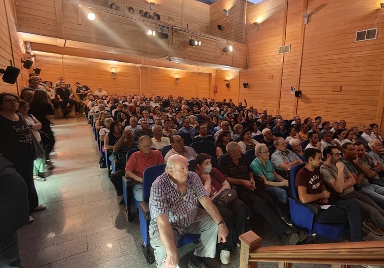 Imagen principal - Durante la asamblea