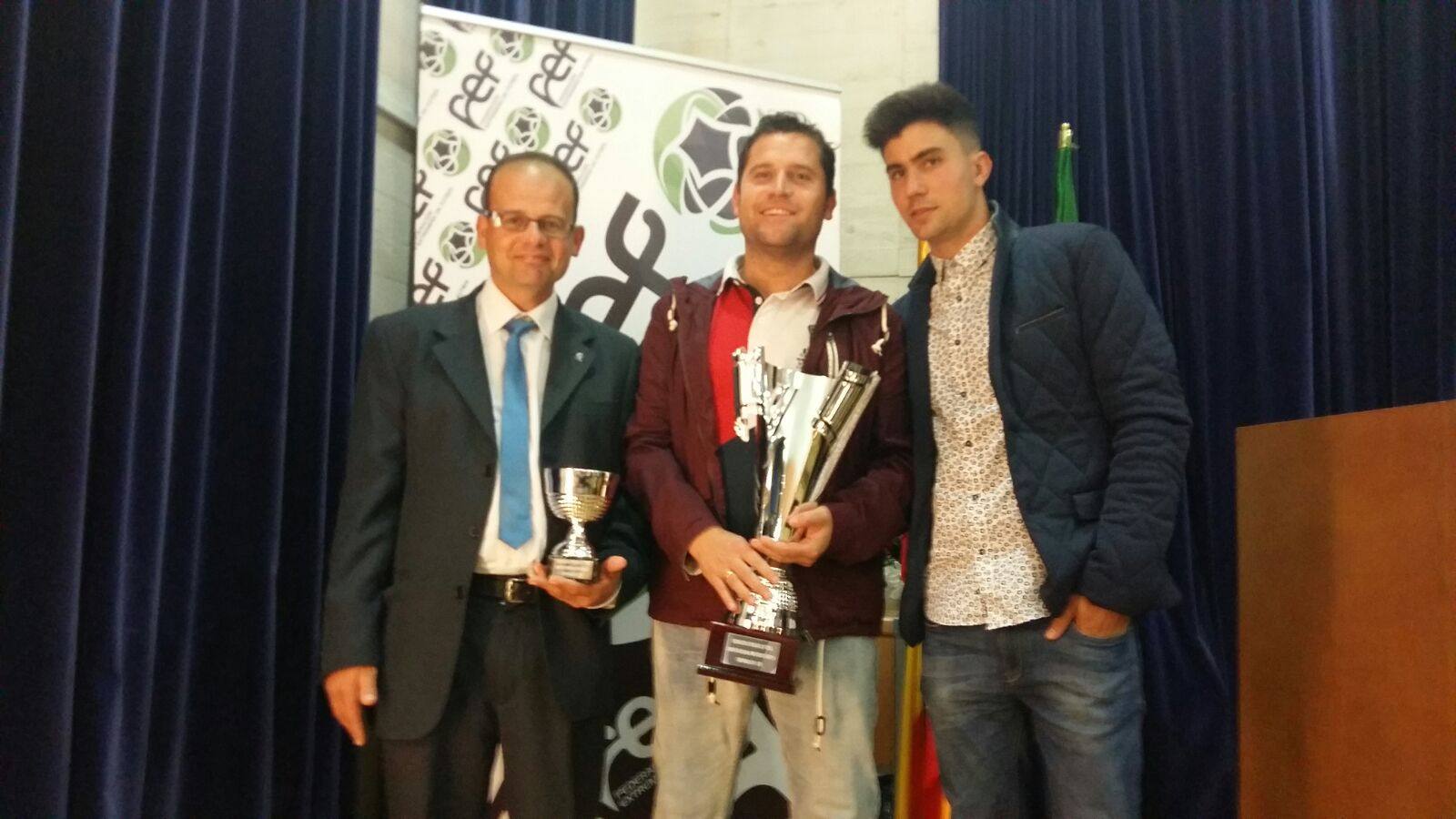 Pedro Moreno, Juan Domínguez y José Mari, en la entrega de premios de la FEF