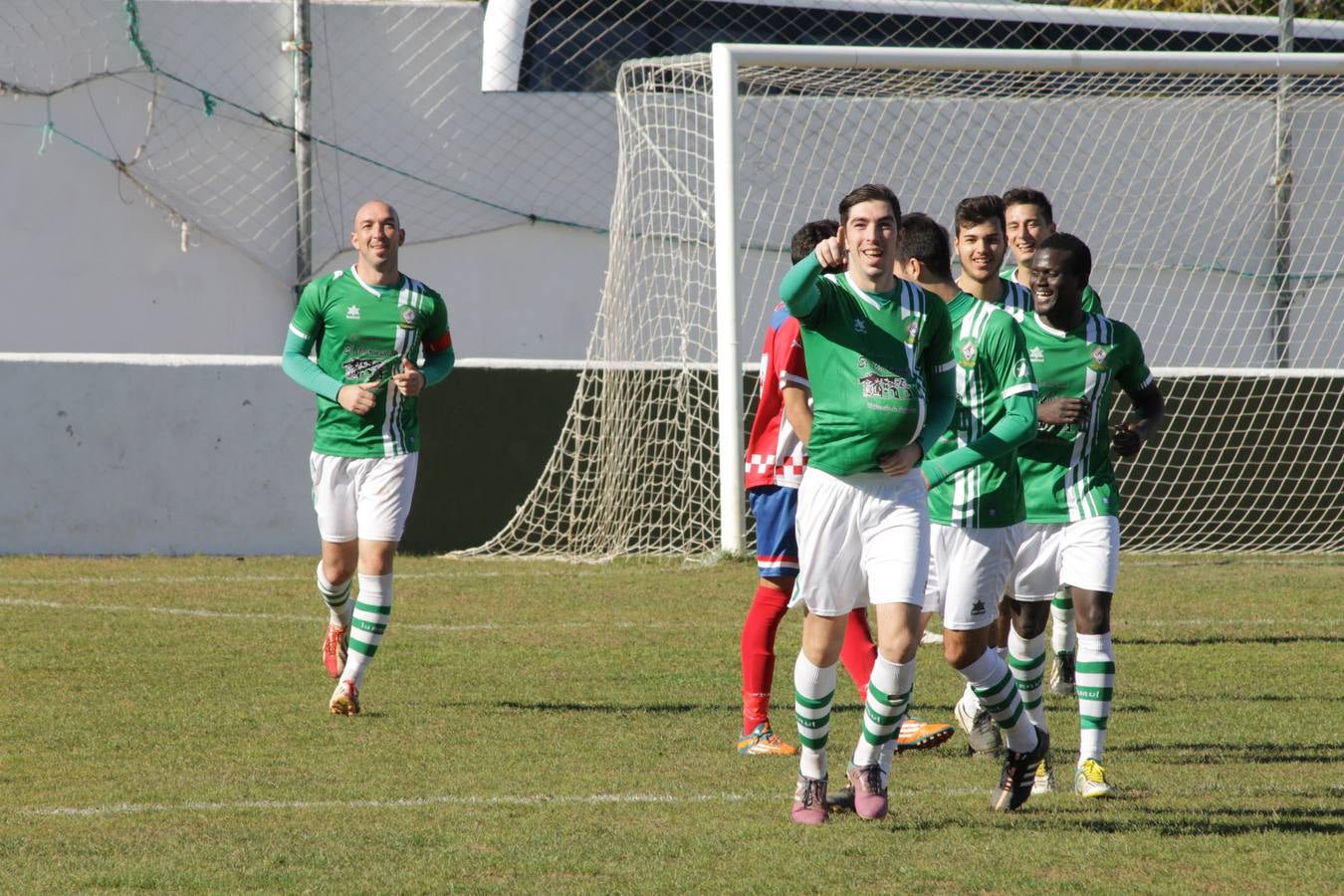 Borja Bravo celebra el tercer gol racinguista