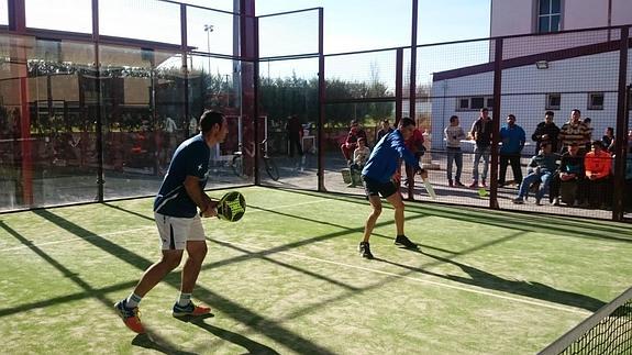 Javi y Óscar, disputando la final