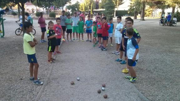 Juegos tradicionales en el parque de la Fontanina