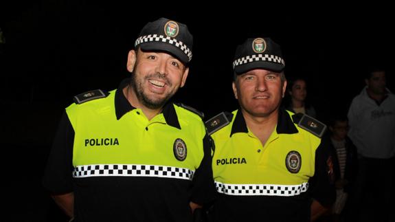 Dos de los agentes de la Policía Local de la localidad