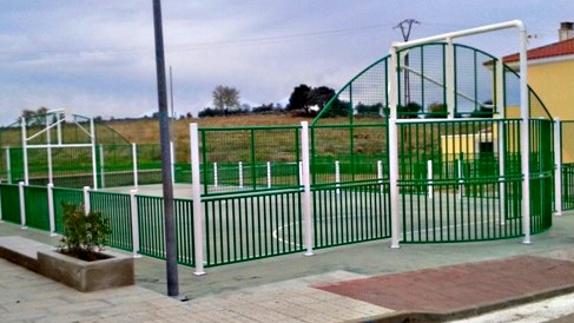 Cerramiento de la pista deportiva de "Las Matiñas"