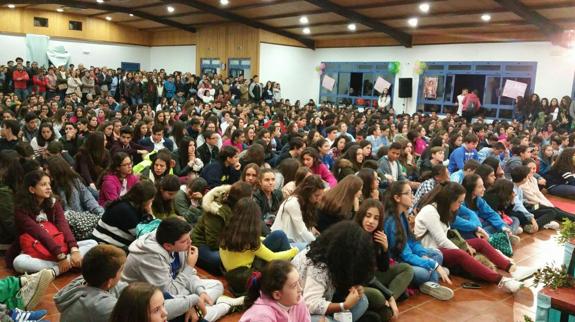 Los participantes abarrotaron el centro de ocio joven
