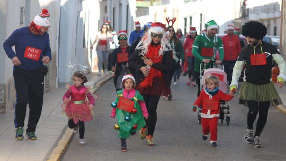 Pequeños y mayores en plena carrera