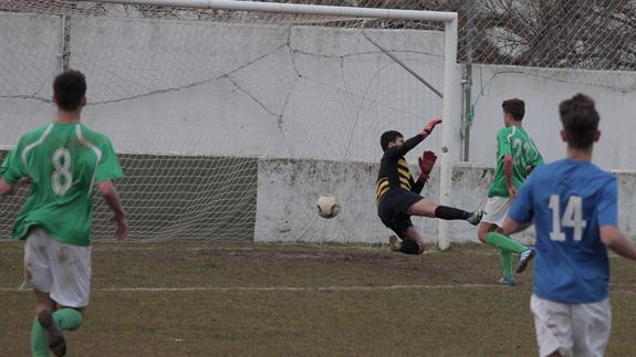 Uno de los seis goles de los valverdeños, obra de Javi