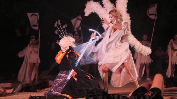 Batalla final entre La Diabla y el Ángel del Bien