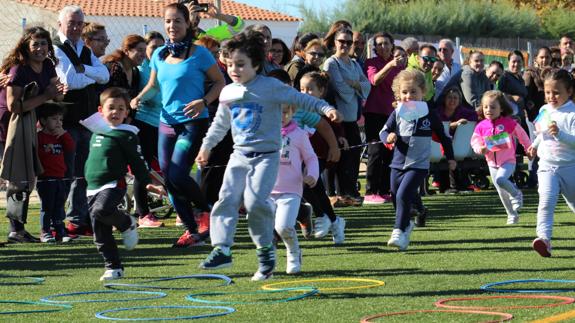 Alumnos de Ed. Infantil en plena carrera