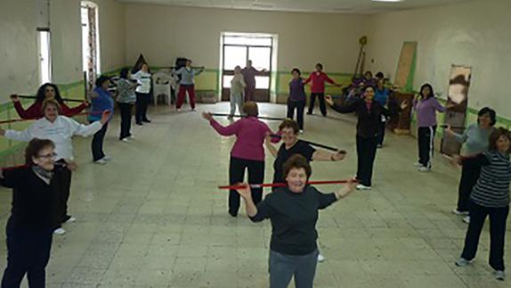 Gimnasia de mantenimiento para mujeres mayores