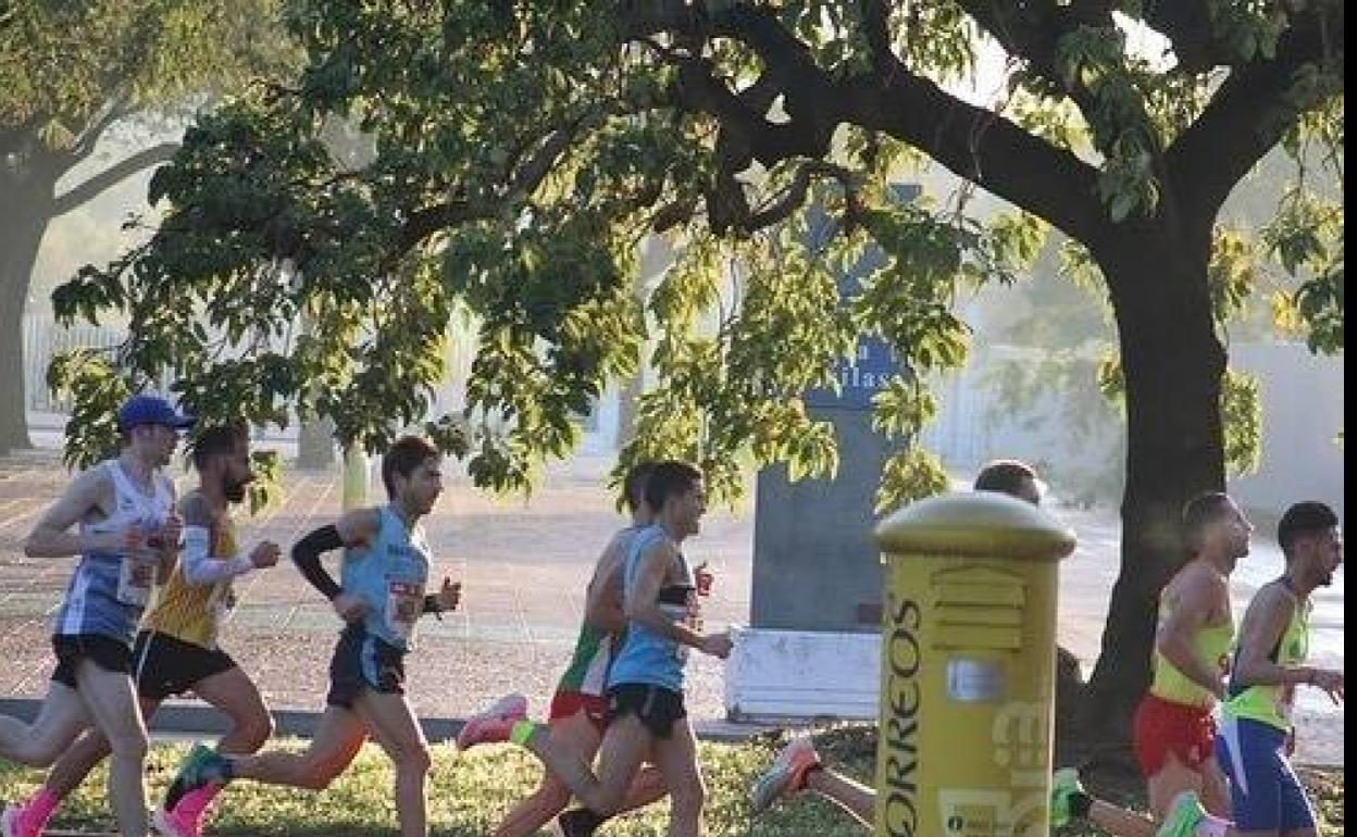 El atleta del CAPEX, Jorge González, octavo en la media maratón de Sevilla