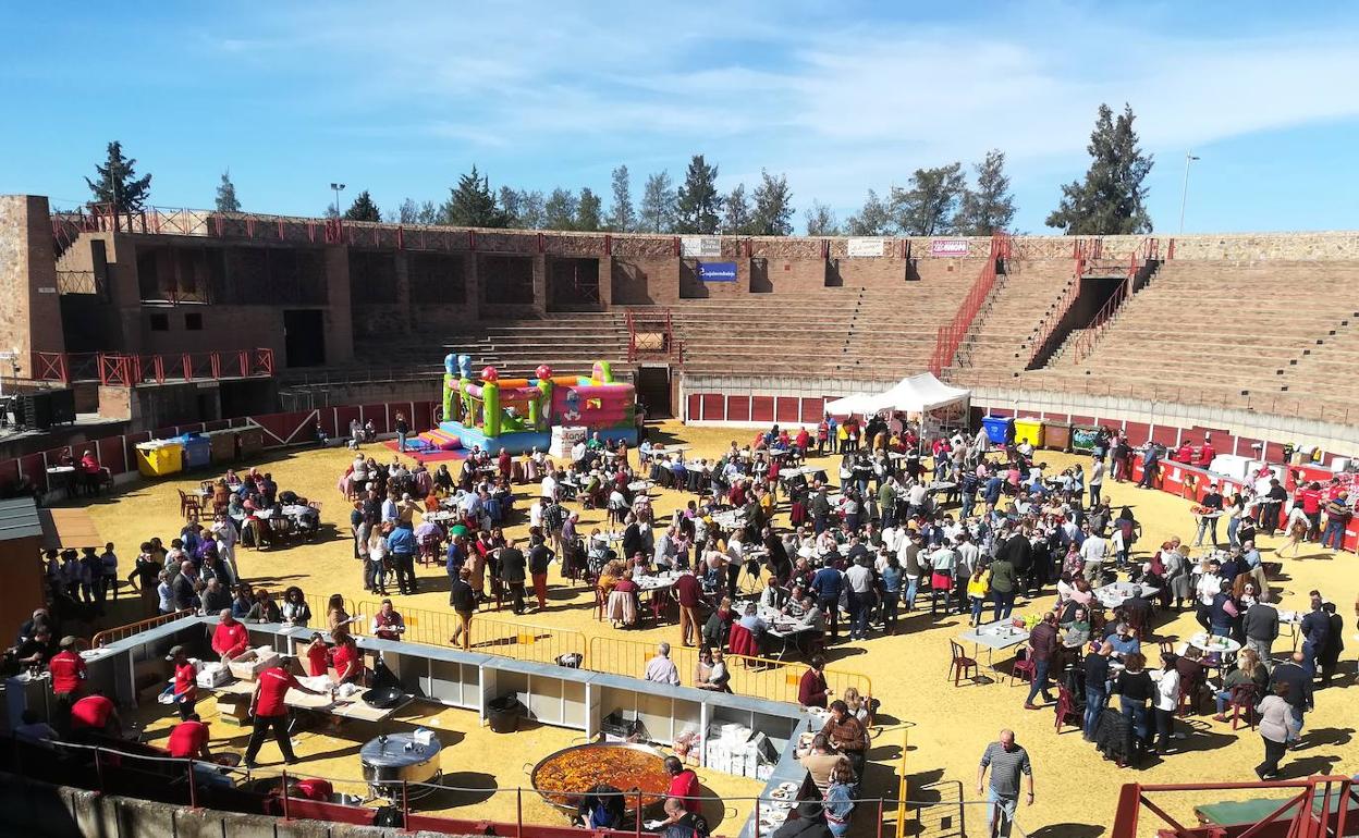 Visión general de la III Matanza Tradicional en la Plaza de Toros de la localidad 