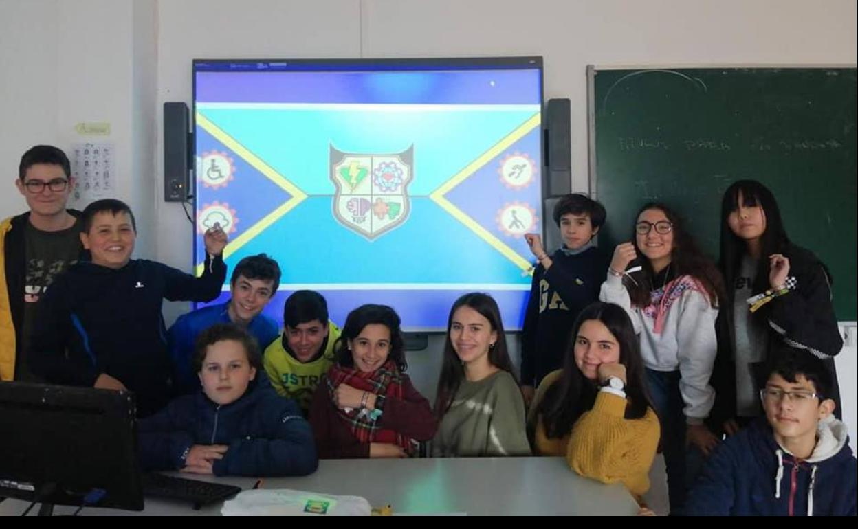 La bandera inclusiva creada por los alumnos de 2ºB del IES Meléndez Valdés, clasificada en la fase regional del concurso de la ONCE