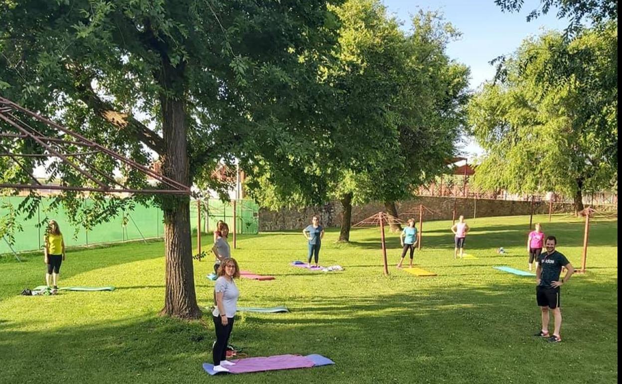 La delegación de Deportes retoma la actividad física para adultos al aire libre