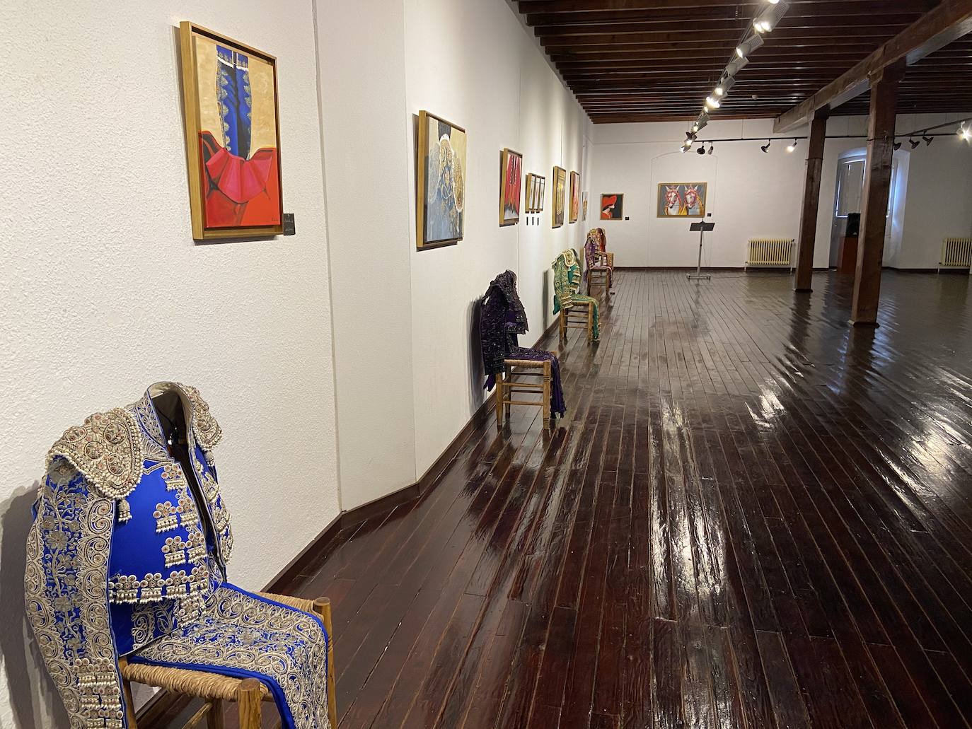 Fotos: Exposición taurina &quot;Tarde de Gloria&quot; de Toña Chachón