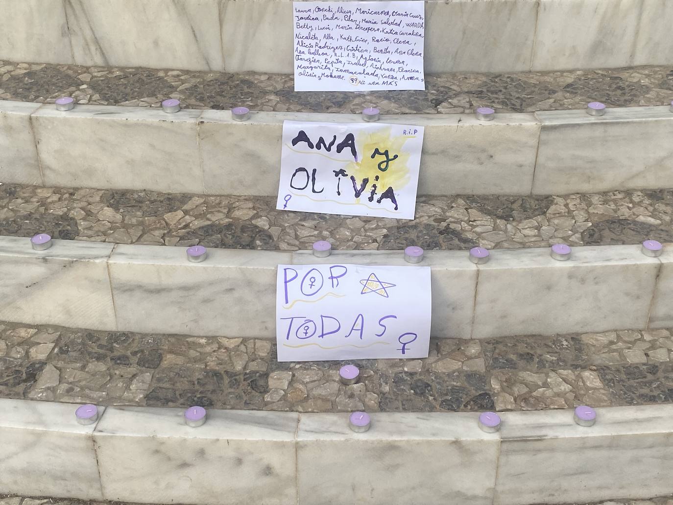 Fotos: Concentración por los asesinatos machista de las niñas de Tenerife