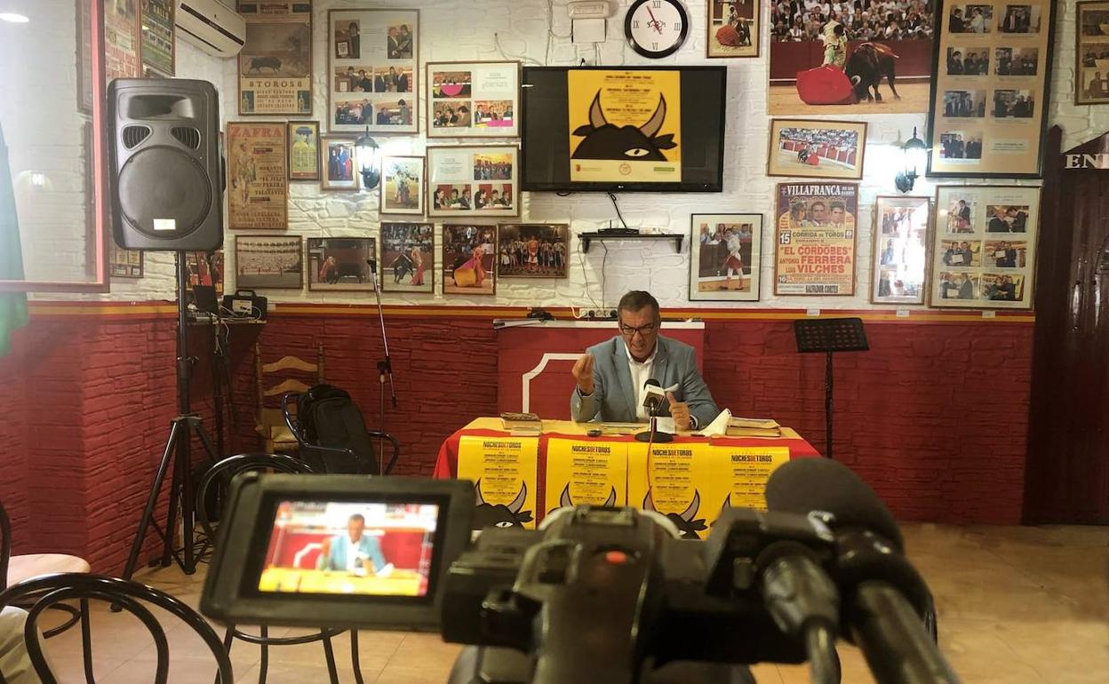 El presidente de la peña en la presentación de las 'Noches de Toros'