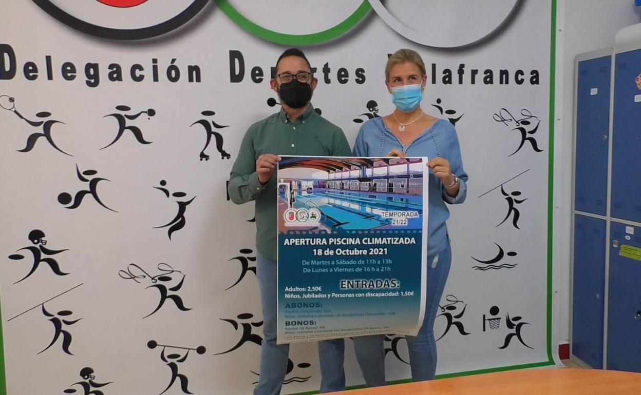 La concejal de Deportes, Isabel Blanco junto al técnico deportivo, Lorenzo Corral 