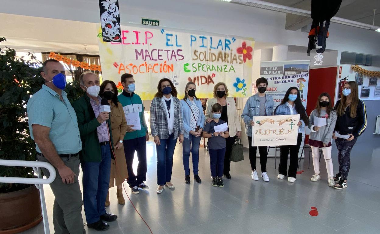 Representantes de los cuatro centros participantes y de 'Esperanza de Vida'