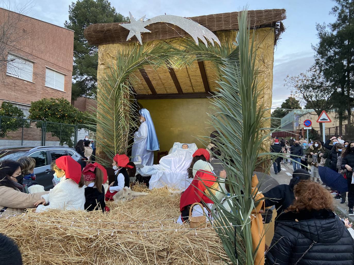 Fotos: Los Reyes Magos de Oriente repartieron 2000kg de caramelos a su paso por Villafranca