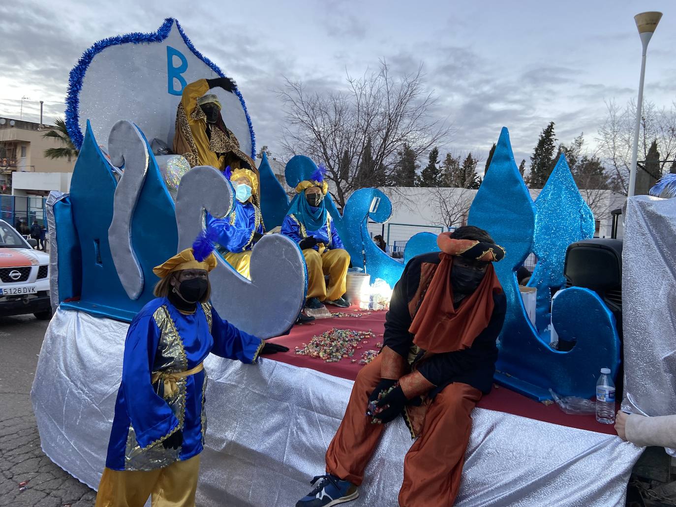 Fotos: Los Reyes Magos de Oriente repartieron 2000kg de caramelos a su paso por Villafranca